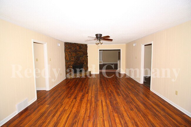 Building Photo - 3340 Morningview Dr