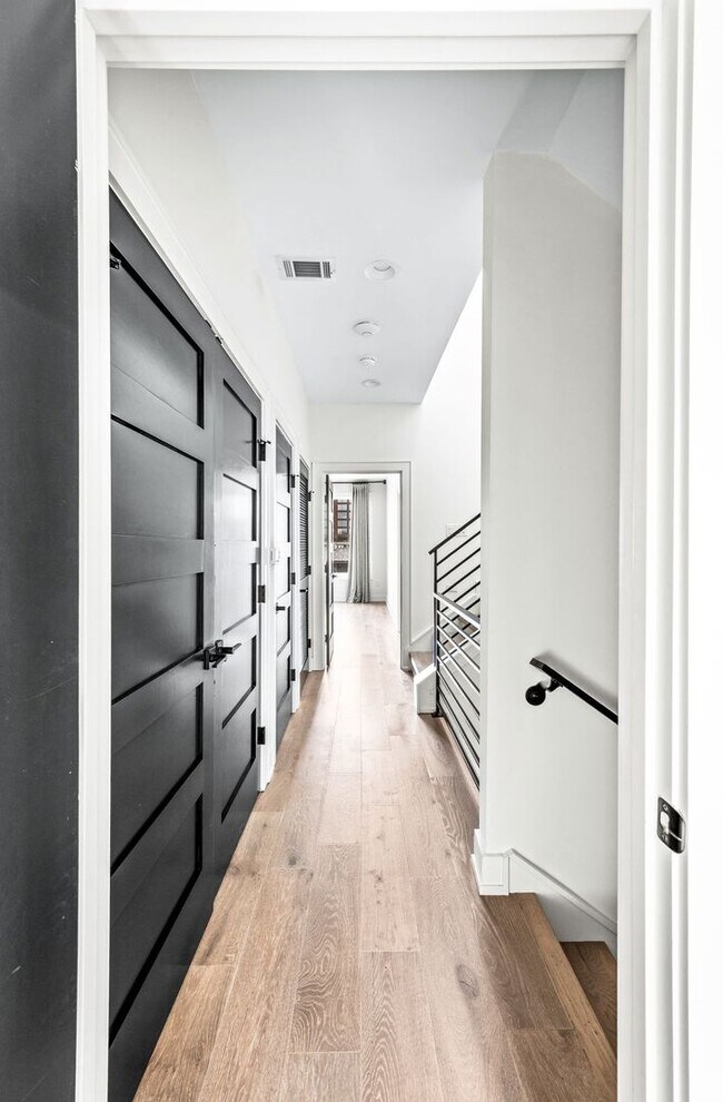 Building Photo - Stunning 3BE/3.5BA brownstone in the heart of historic Germantown!