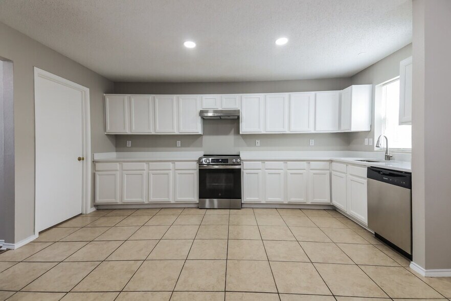 Building Photo - 1435 Foxwood Ln
