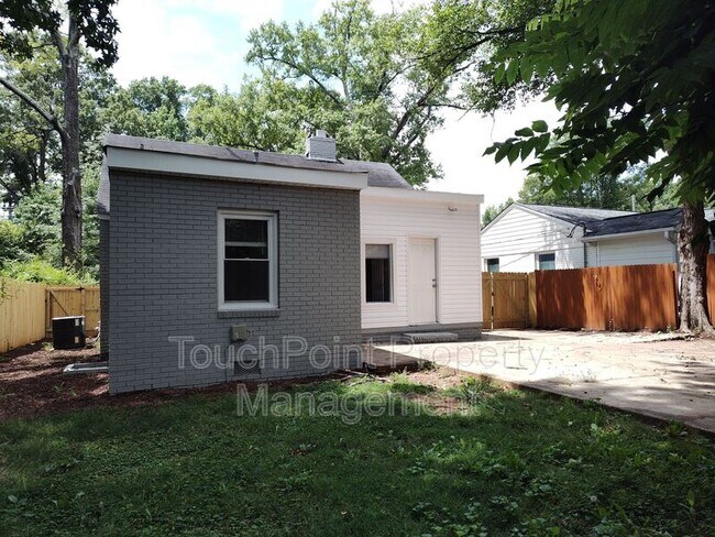 Building Photo - 1405 Shamrock Dr