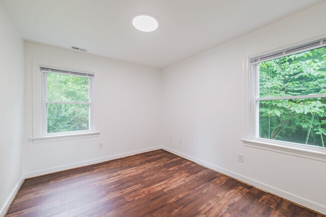Building Photo - Great Renovated Duplex Flat for rent in We...