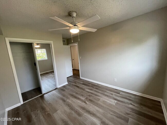 Building Photo - 2100 W Beach Dr