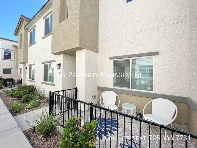 Building Photo - ALMOST NEW TOWNHOME WITH 3 BEDROOMS AND MO...