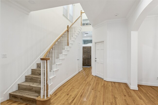 Building Photo - 5346 McCulloch Cir