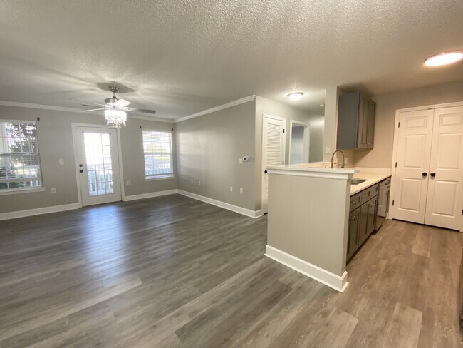 Building Photo - Renovated Two-Bedroom Condo for Rent!