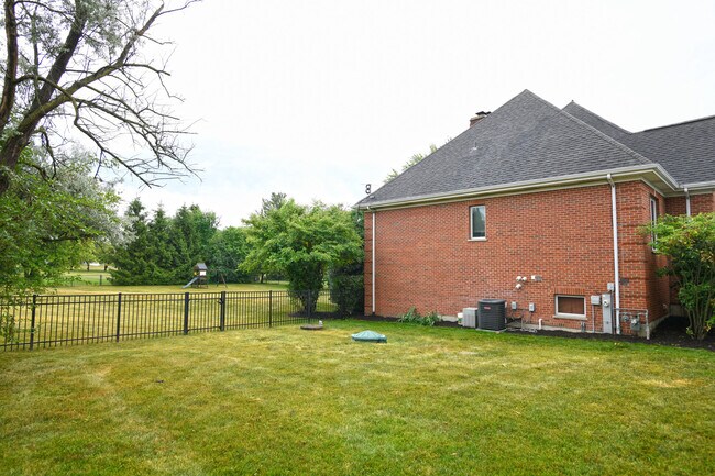 Building Photo - 26159 N Hill Ave