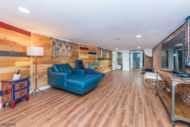 Building Photo - 36 N Willow St