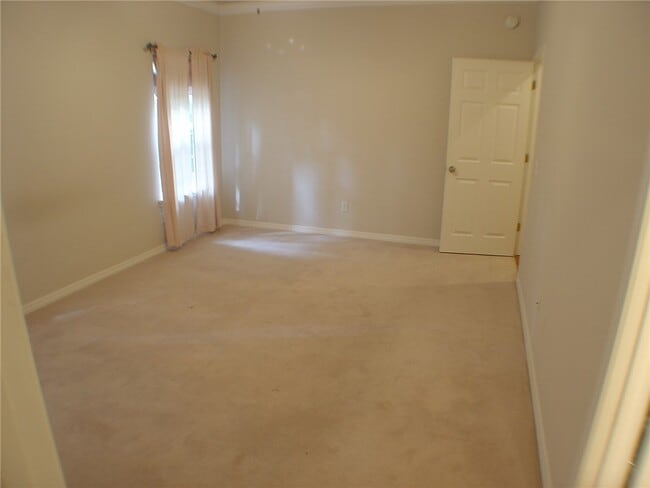 Building Photo - 73 Merritt Dr