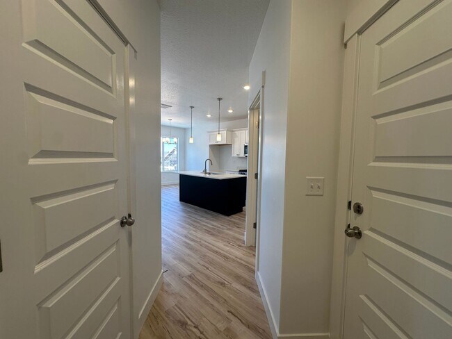Building Photo - 5280 Acacia Dr