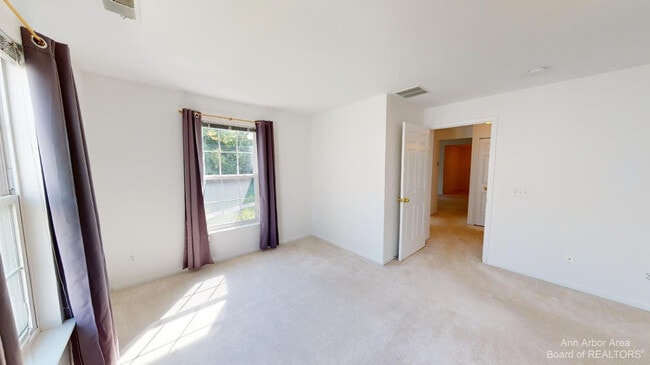 Building Photo - 2802 S Knightsbridge Cir