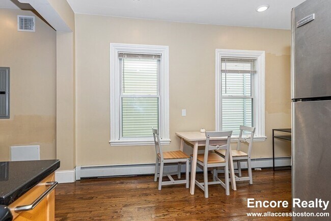 Building Photo - 1566 Tremont St