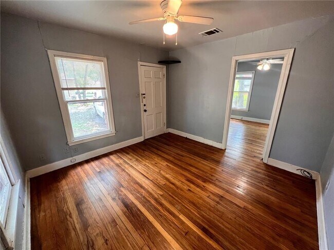 Building Photo - 4902 Caswell Ave