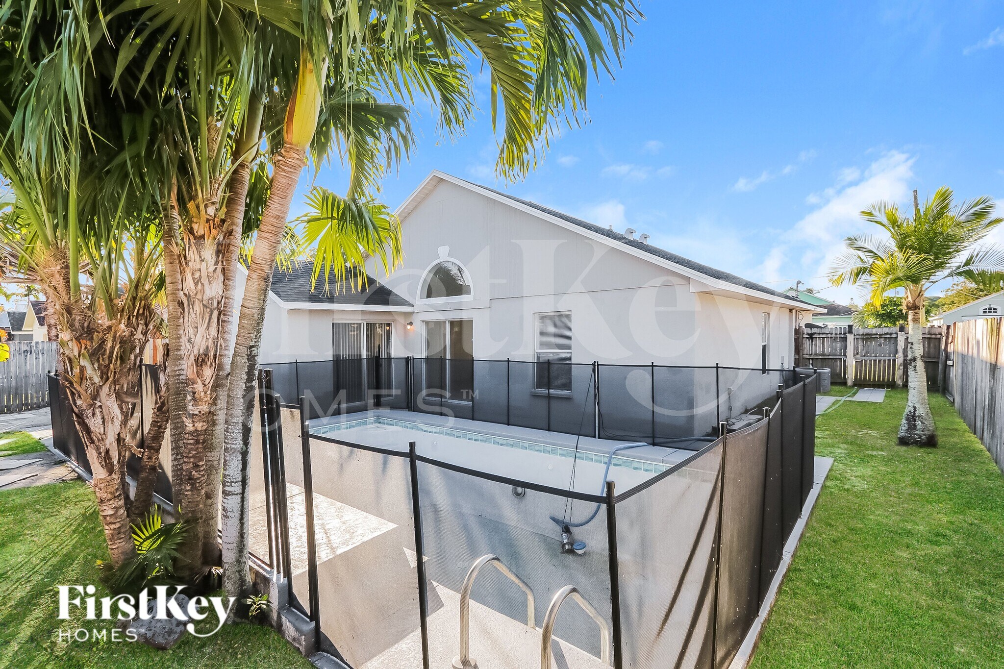 Building Photo - 6321 Hollywood St