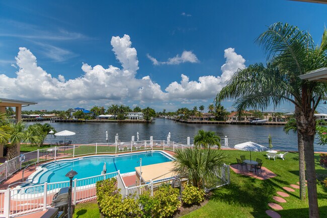 Primary Photo - 605 N Riverside Dr