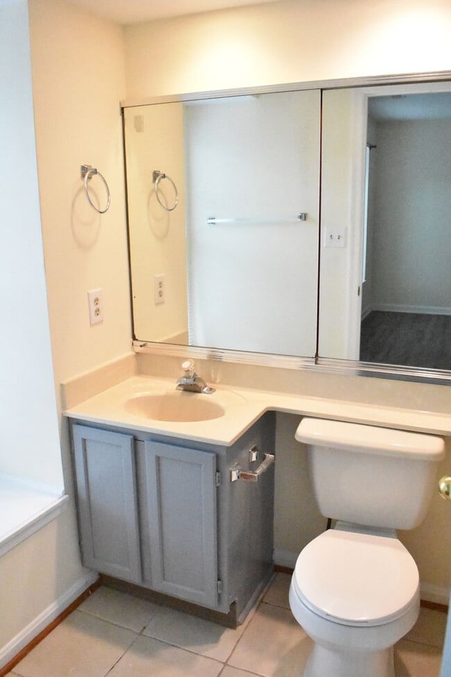Building Photo - A Great Fairview Commons Townhome!