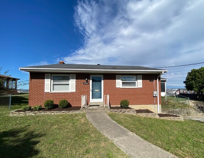 Building Photo - 1246 Hillcrest Ct