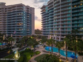 Building Photo - 2230 Beach Dr