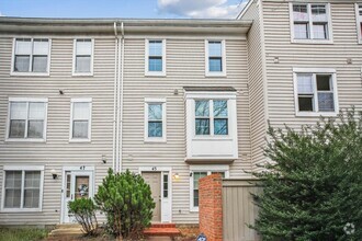 Building Photo - Spacious 3 Level Townhome in Montgomery Vi...