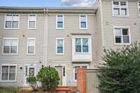 Building Photo - Spacious 3 Level Townhome in Montgomery Vi...