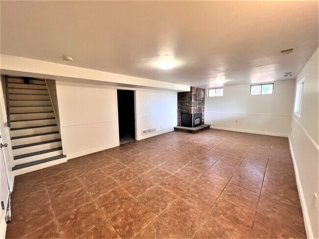 Building Photo - 5355 S Hatch Dr