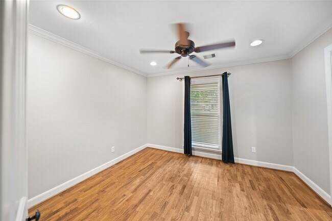 Building Photo - 1810 Droxford Dr