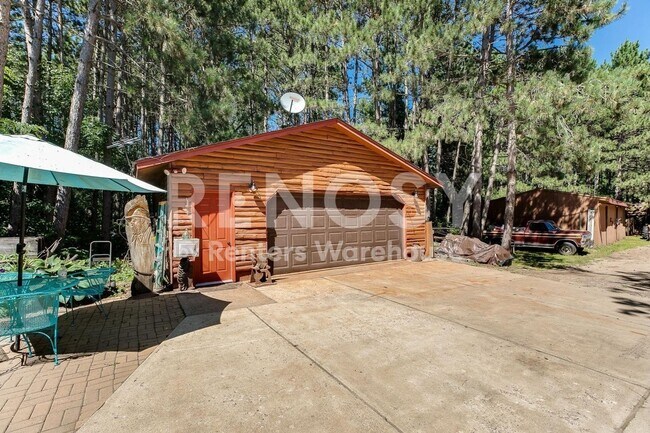 Building Photo - 3BD/2.5BA Home in Elk River Available Now!