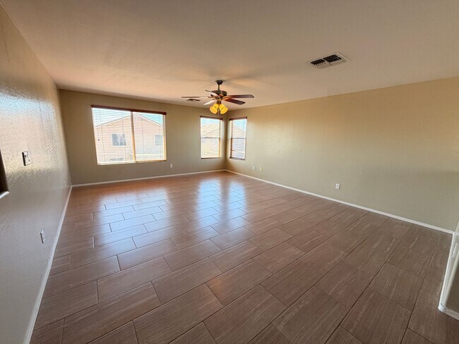 Building Photo - Updated 4x2 Buckeye Home *NO* Carpet & Downstairs Primary Bed!
