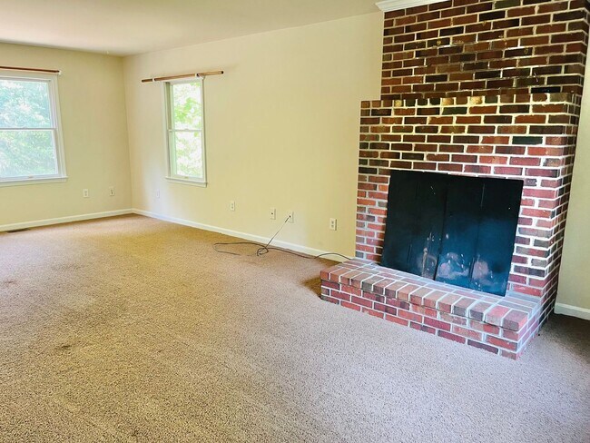 Building Photo - 8+ PRIVATE ACRES - KING GEORGE