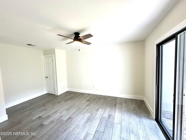 Building Photo - 4364 Lake Woodbourne Dr S