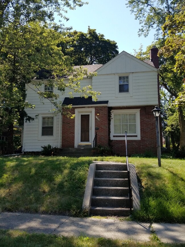 Building Photo - 3802 Brentwood Dr