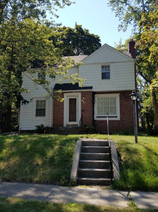 Primary Photo - 3802 Brentwood Dr