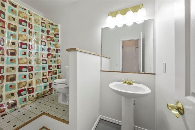 Building Photo - 7 Ulverston Dr