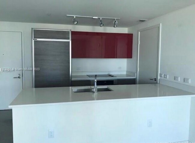 Building Photo - Beautiful 1 Bed / 1 Bath Condo in the Heart of Brickell!
