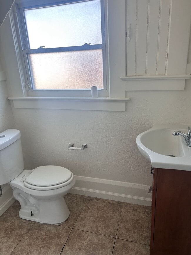 Building Photo - Charming 4 Bedroom/2 Bath Home in Modesto Ca