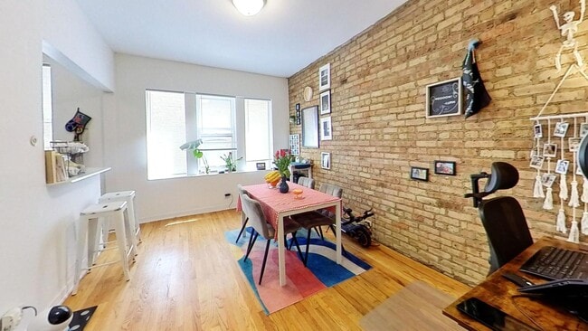 Building Photo - 1309 W Addison St