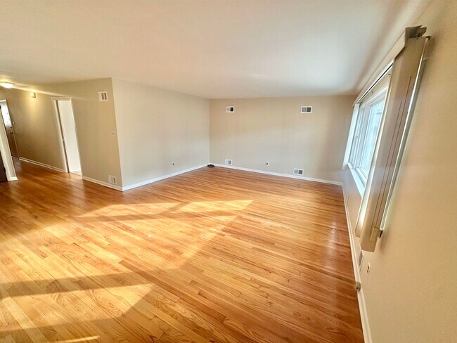 Building Photo - 588 Avenue A