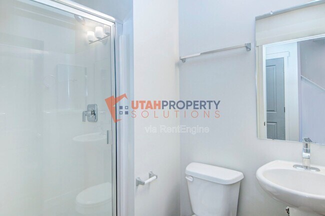 Building Photo - 425 S 960 W