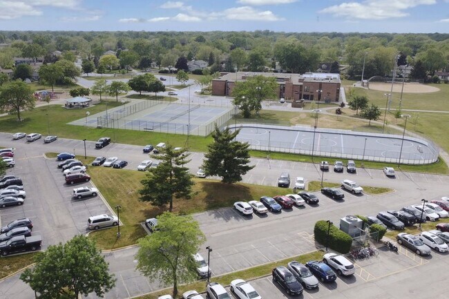Building Photo - 220 S Roselle Rd