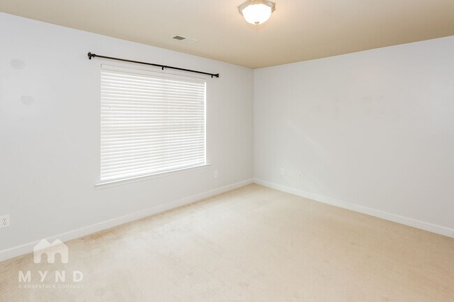 Building Photo - 421 Stowe Rd
