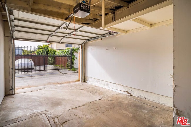 Building Photo - 716 Sunset Ave