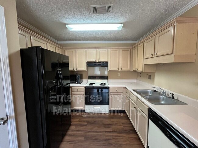 Building Photo - 8642 Pantherburn Cir N