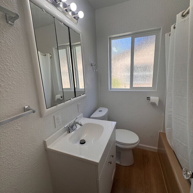 Building Photo - Downtown Sparks 2 Bedroom with Large Backyard