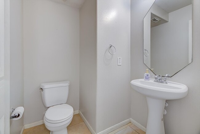 Building Photo - 13983 Maximos Dr