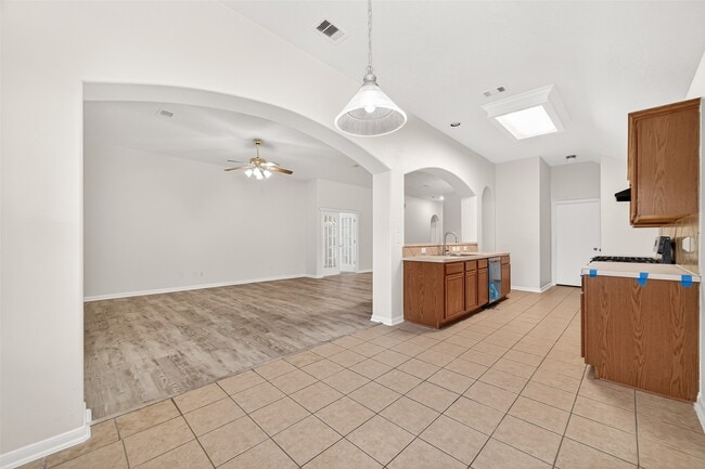 Building Photo - 13006 Rose Landing Dr