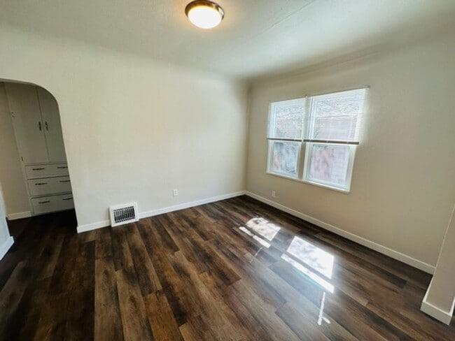 Building Photo - Adorable remodeled in 2023 2 bedroom 1 bathroom duplex available soon!