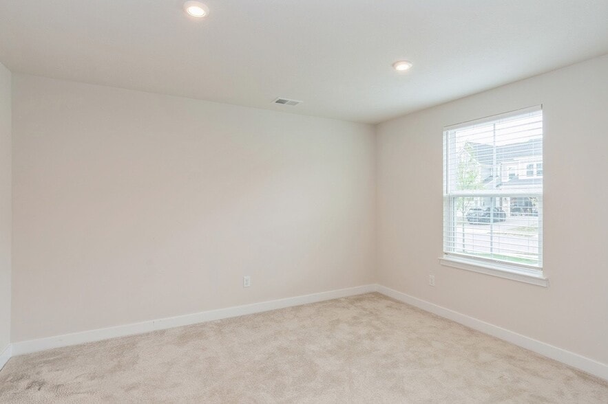 Building Photo - 4602 Spruce Rd