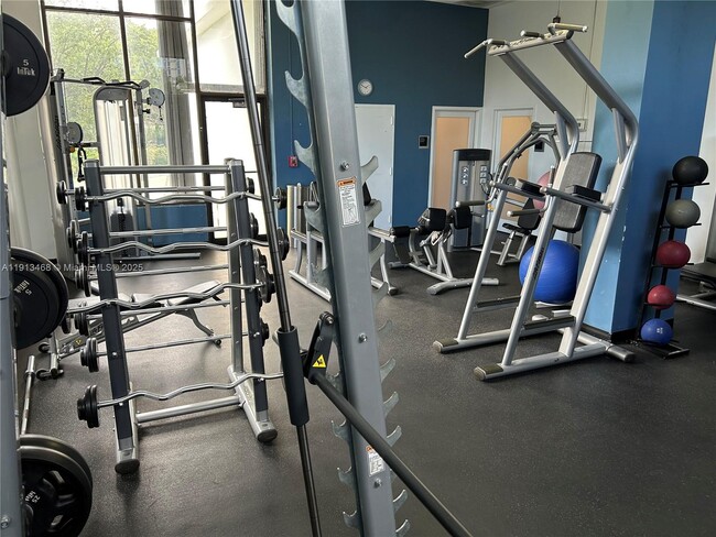 Building Photo - 100 Bayview Dr