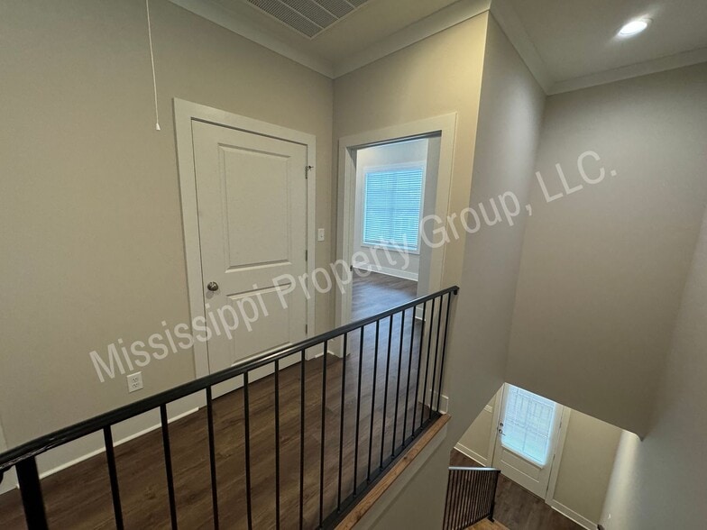 Building Photo - 1404 Pleasant Dr
