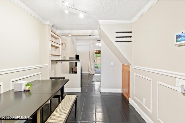Building Photo - 2423 N Seabury Pl