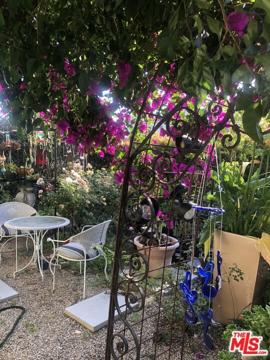 Building Photo - 1362 Masselin Ave